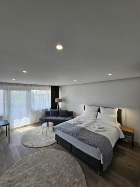 White Estate IZM